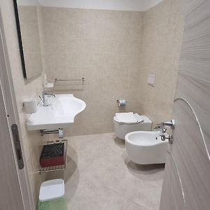 Studio accessibile ai disabili con letto king size